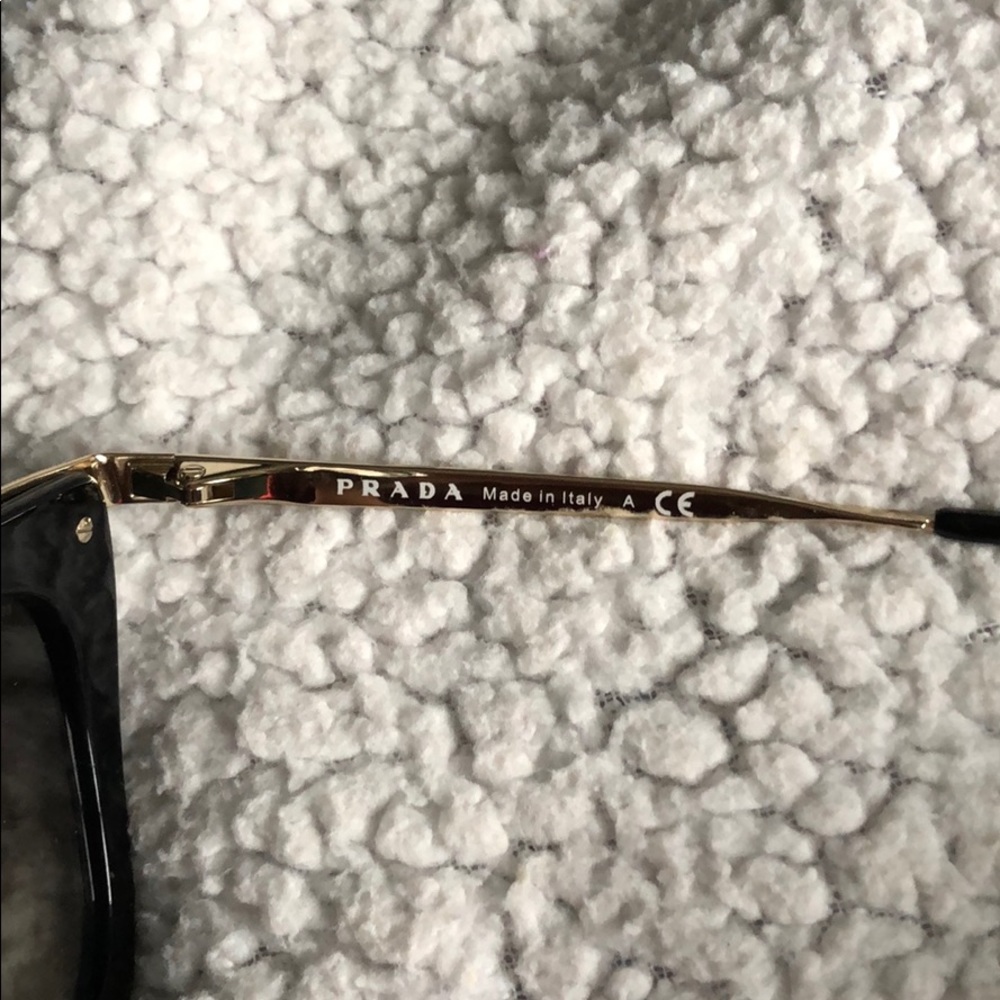 Prada sunglasses Authentic - Picture 5 of 8